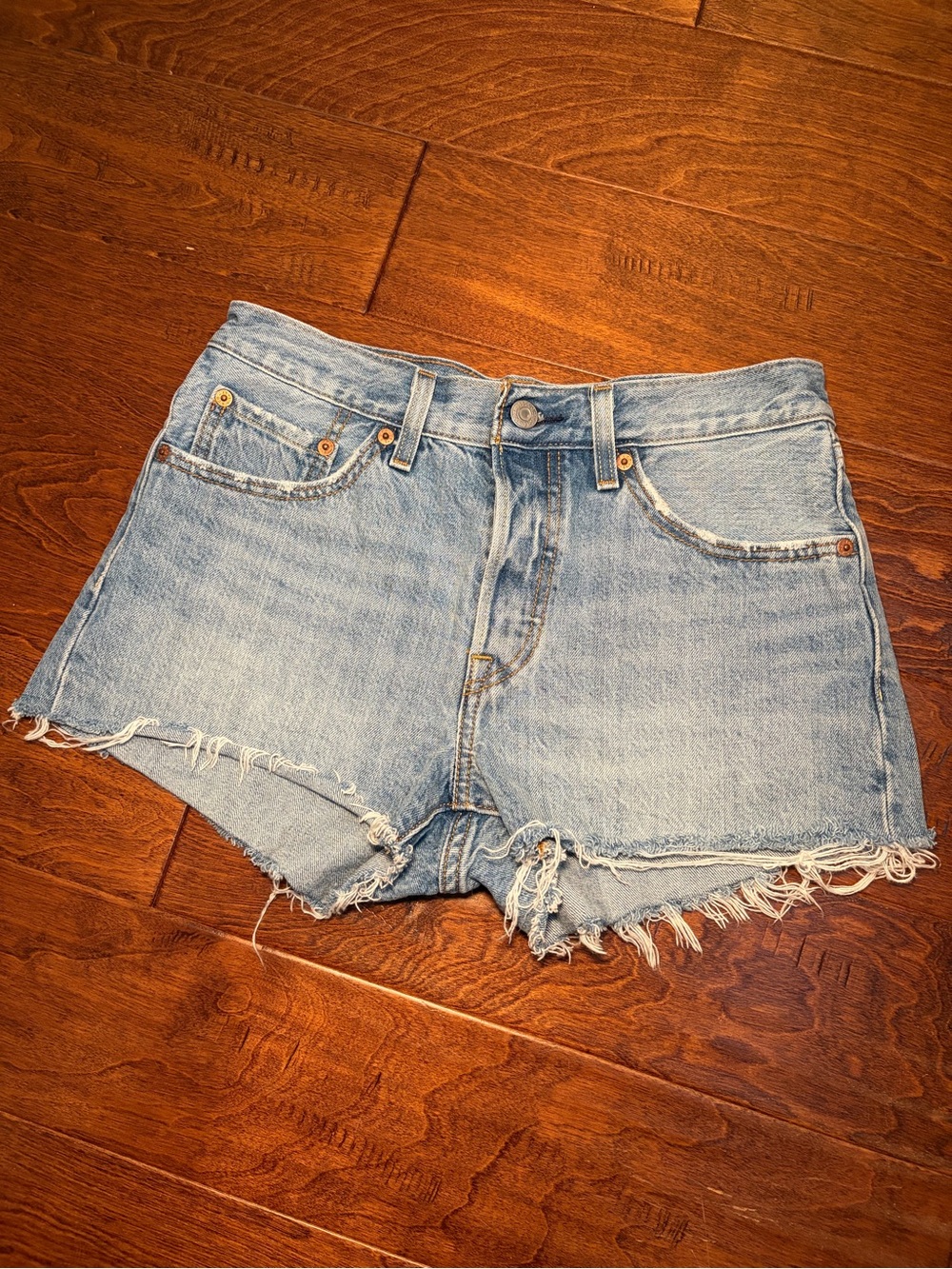 Levi’s 501 distressed denim short- 26